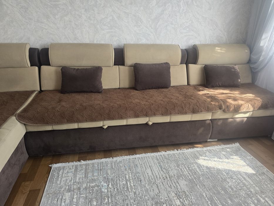 Диван угловой.. коричневый