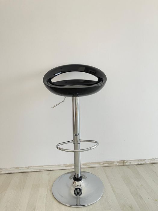 Scaun negru ajustabil