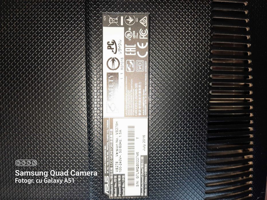 Vand monitor Axus & Dell in stare excelenta de functionare