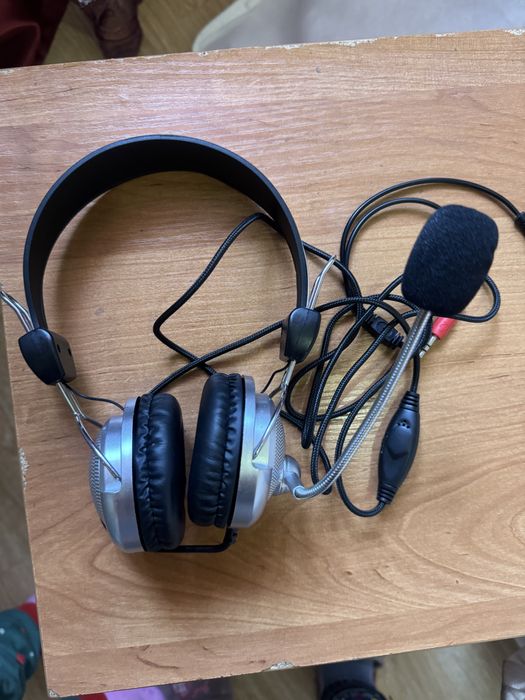 Новые наушники 3000тг.