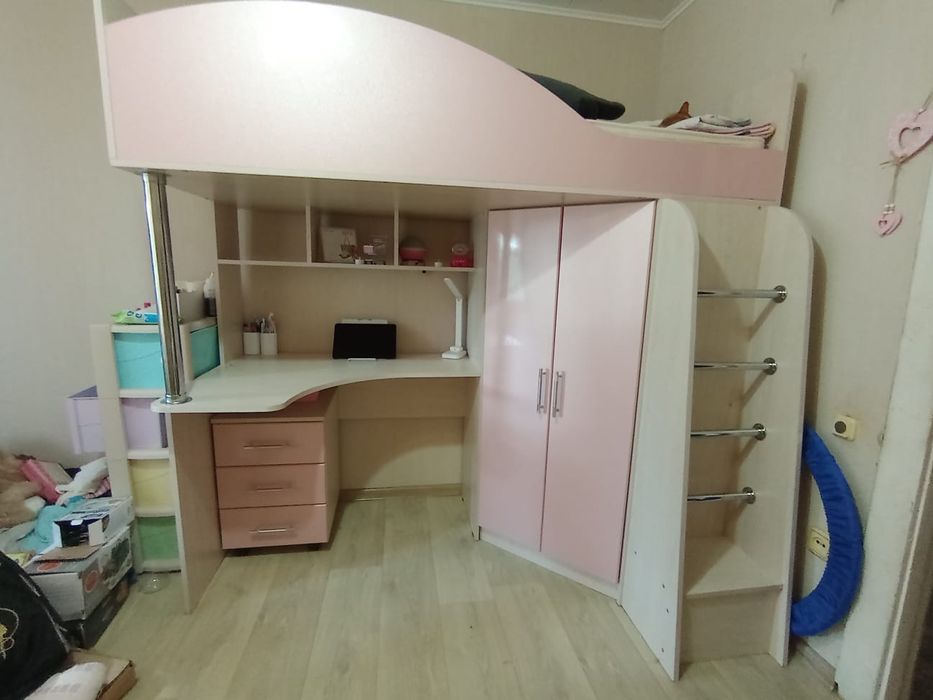 Продам спальный гарнитур для девочки