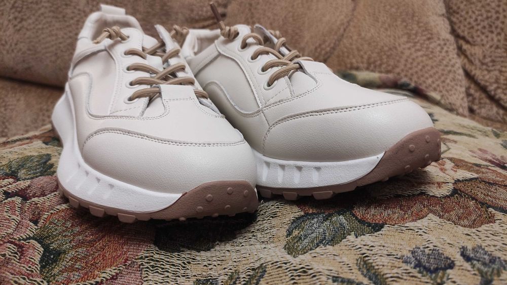 Продам кроссовки кожа GLOMALI