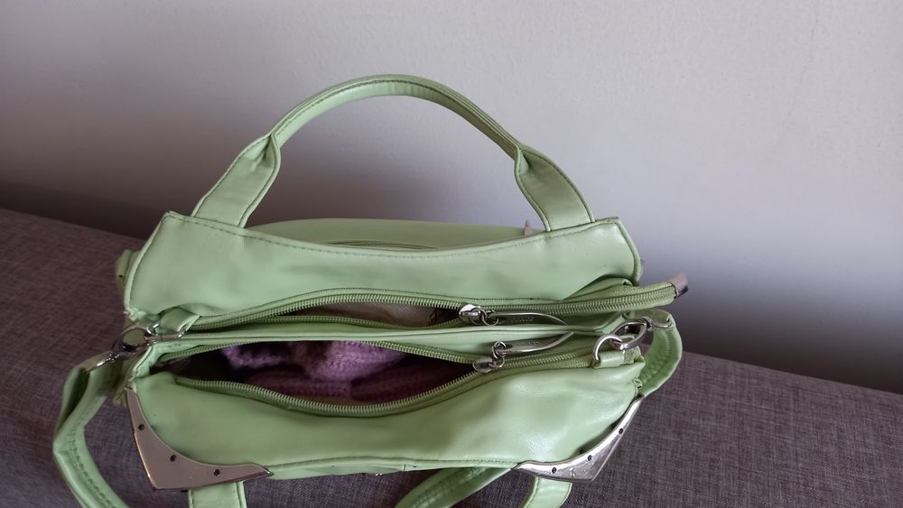Продам сумку зеленую.