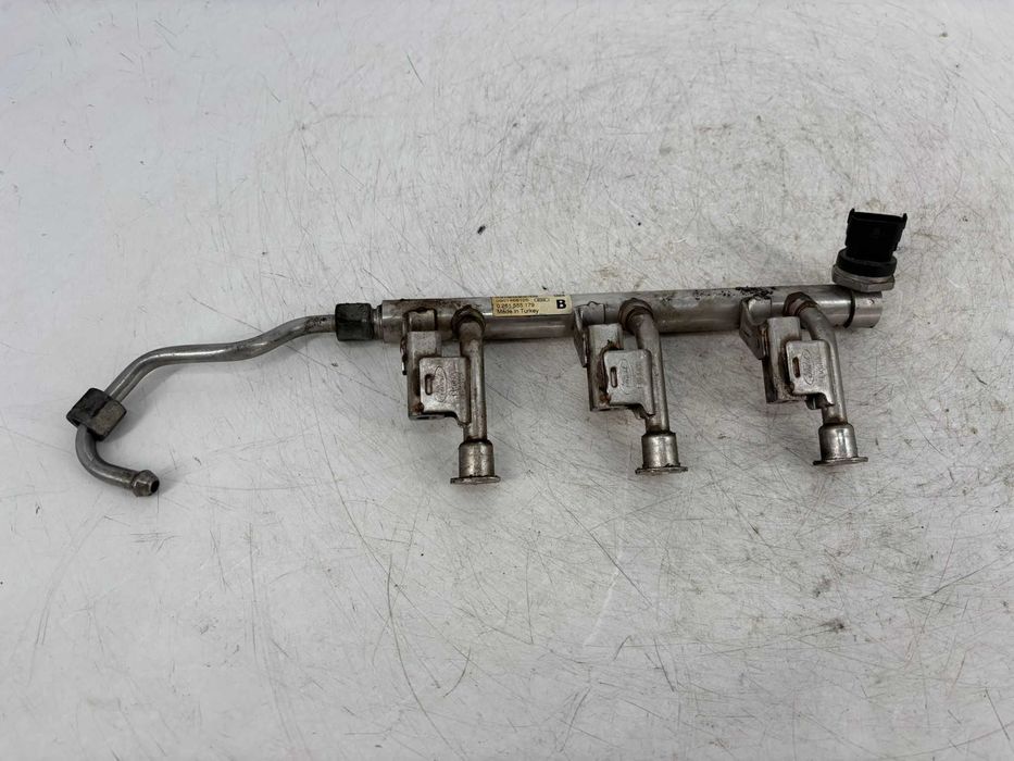 Rampa de injectoare Ford Focus 3 an 2009 1.0 benzina