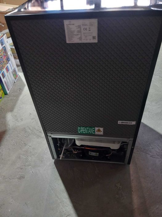 Mini frigider cu congelator