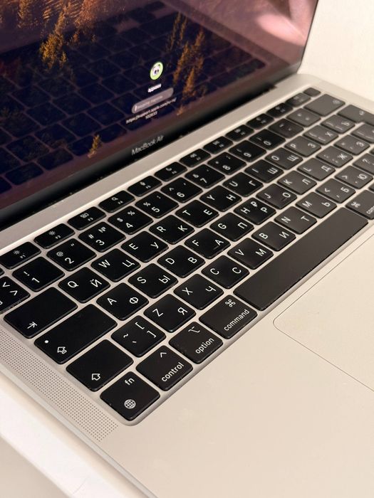 MacBook M1 8/256