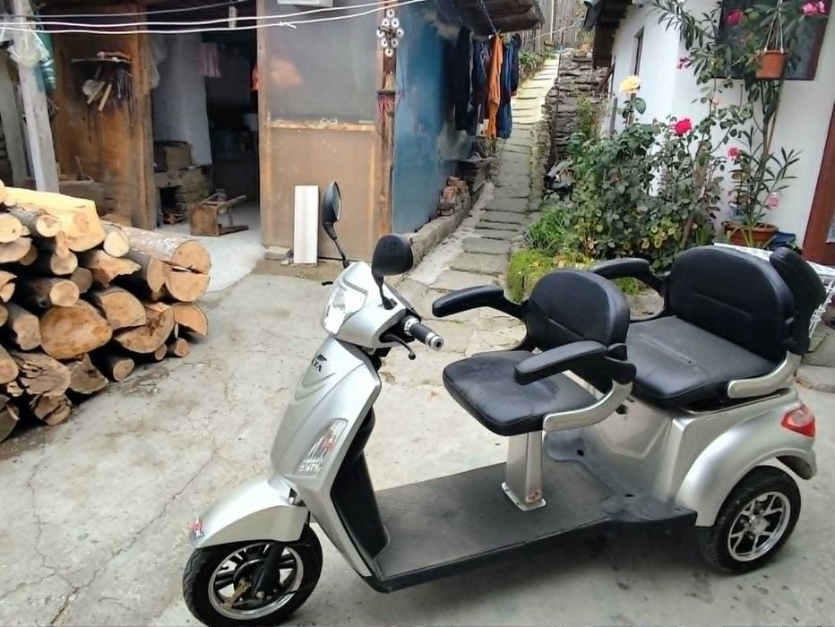 Triciclu electric Volta VT3, 2 locuri, autonomie 60 km, fără permis