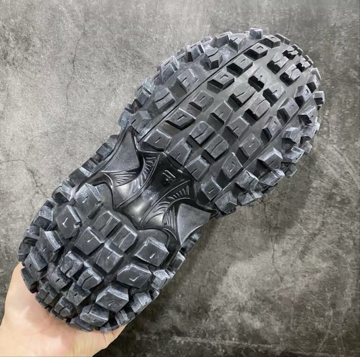 BALENCIAGA Defender 39-41 налични