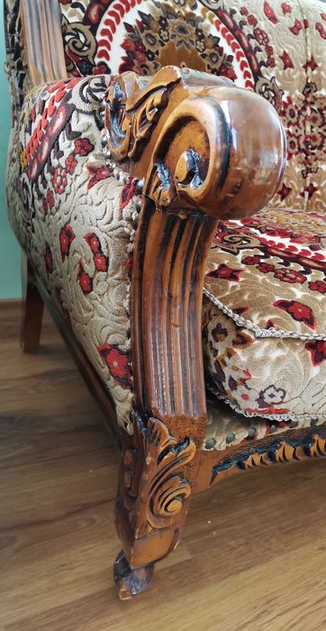 Холна гарнитура с дърворезба