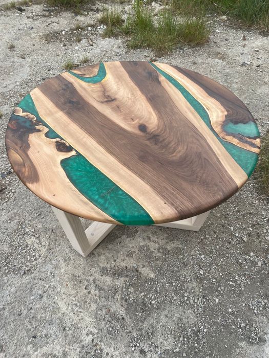 Vand masa de cafea lemn de nuc si rasina epoxidica