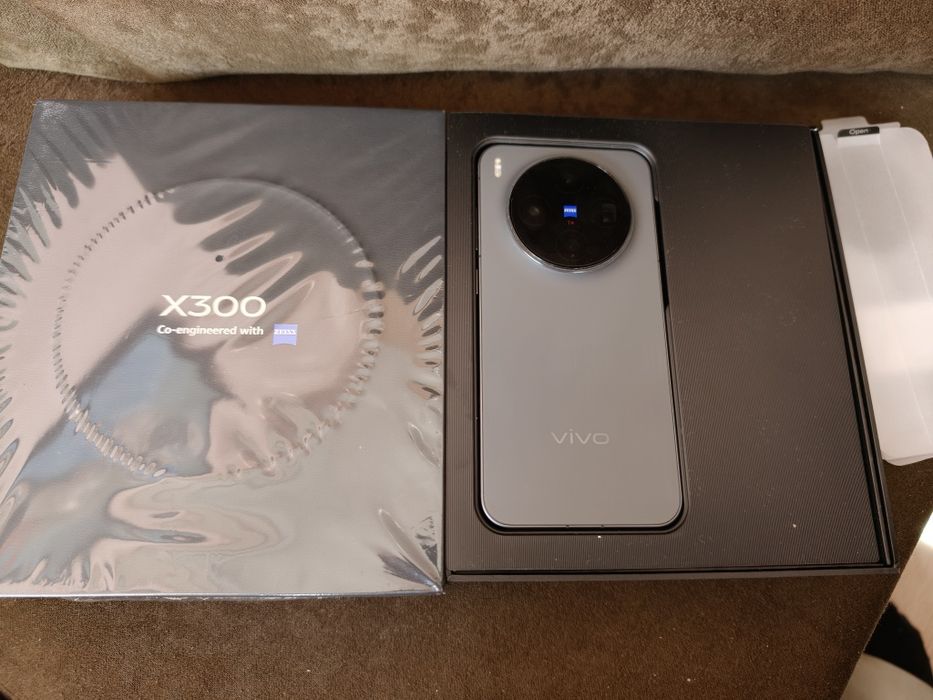 Vivo X300 16/512Gb Глобален
