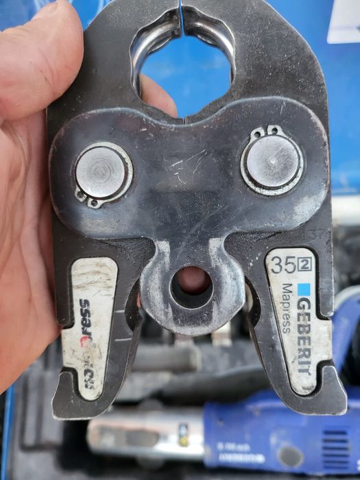 Presa sertizat Geberit EFP 202 - novopress