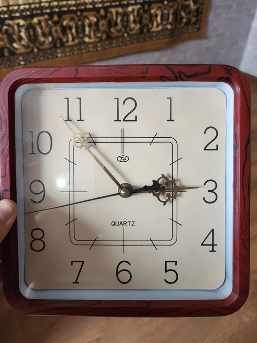 Продам настеные часы