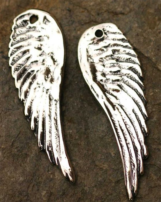Сребърен медальон 925 ангелско крило – талисман за защита.