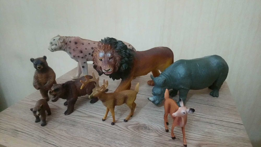Набор из фигур диких животных (8 штук)