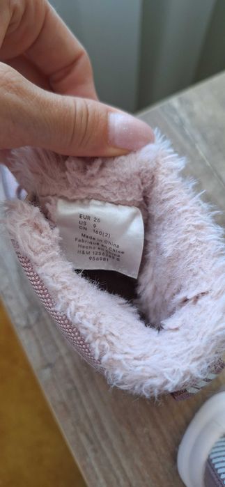 Детски боти за момиче. HM. Като нови. 26 номер.