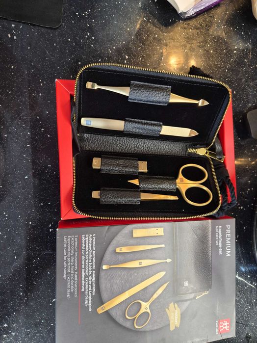 Луксозен комплект за маникюр Zwilling Premium Gold Edition (