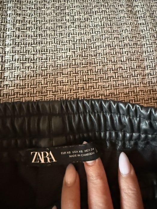 Дънки и клинове Zara