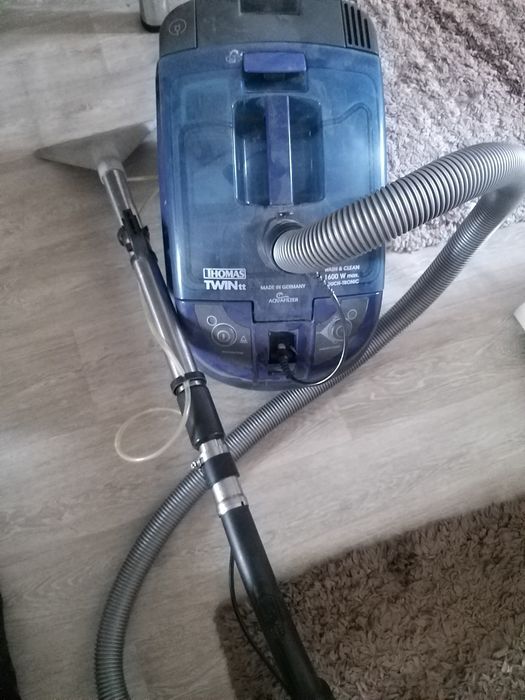 Продаю пылесос моющий