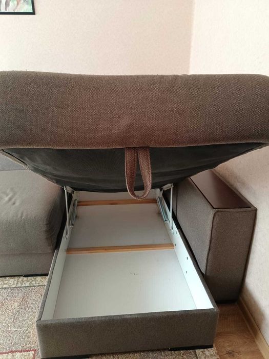 Диван угловой раздвижной.
