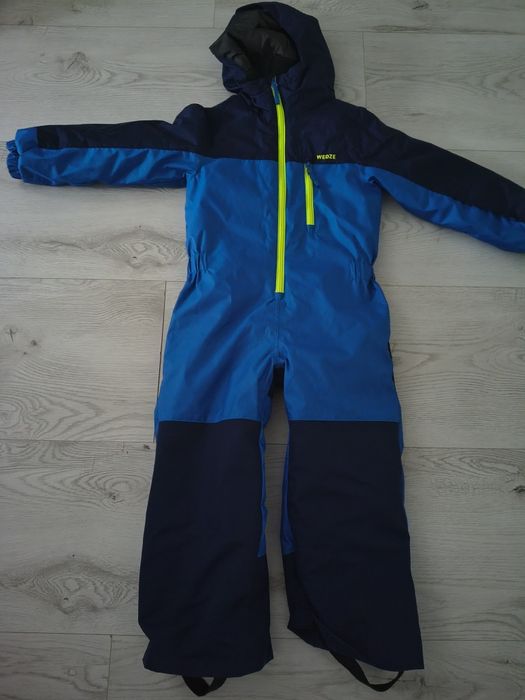 Vând combinezon pentru Sky de băieți .