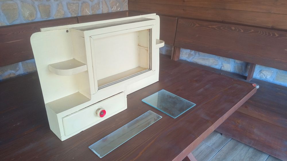 Аптечка -2 броя.Сатър..Ченгели.