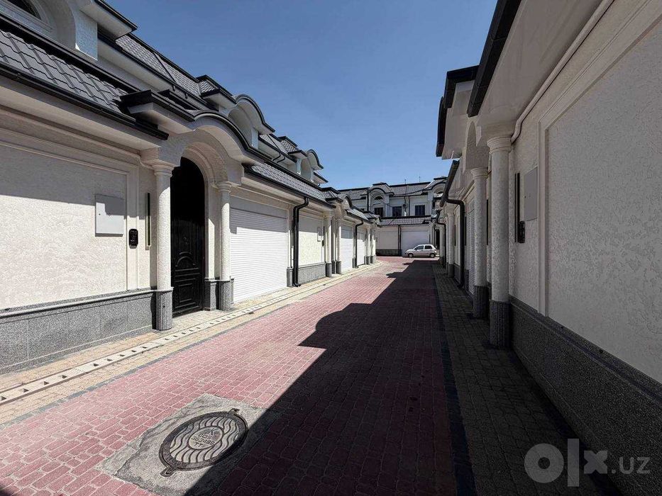 Коттедж 5-комнатный, 215 м², Мирабадский район