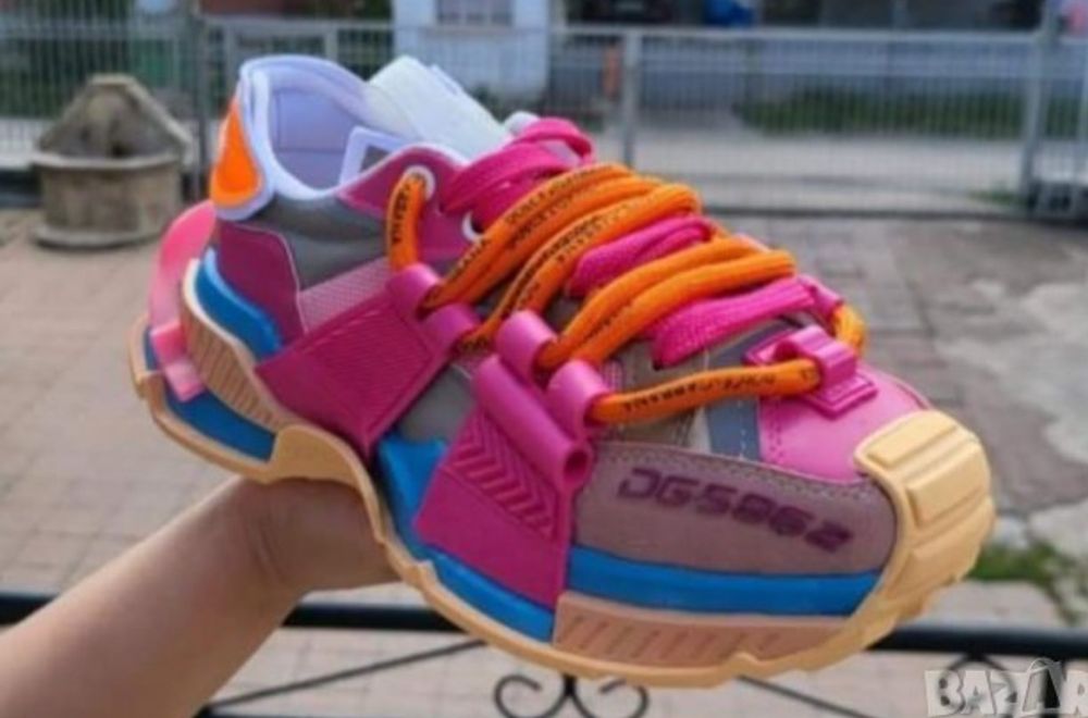 Стилни дамски сникърси