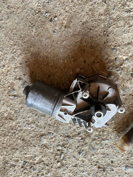 Моторче за чистачки за w204