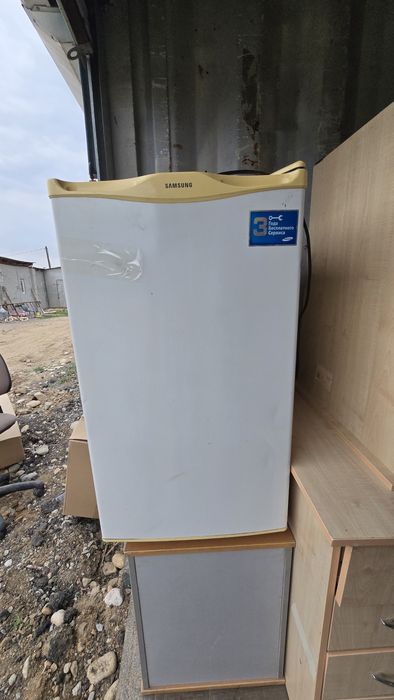 однокамерный холодильник Samsung