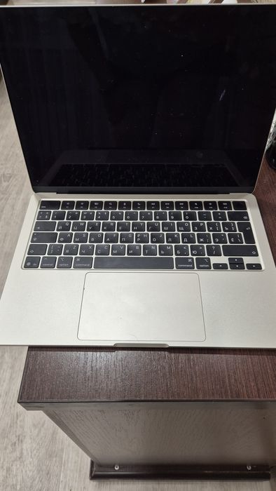 Срочно продам макбук на гарантии