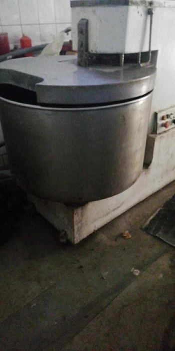 Vând utilaje brutărie