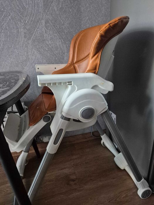 Стульчик для кормления hb