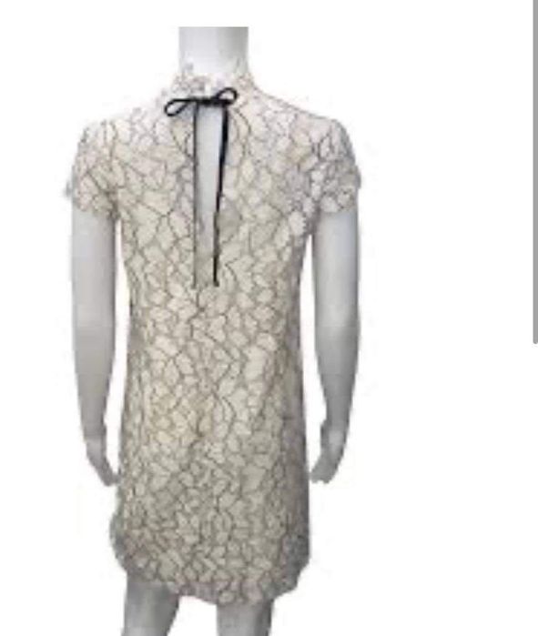 Дантелена рокля HM