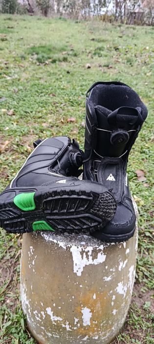 Сноуборд екип (136-147см), обувки (22см)