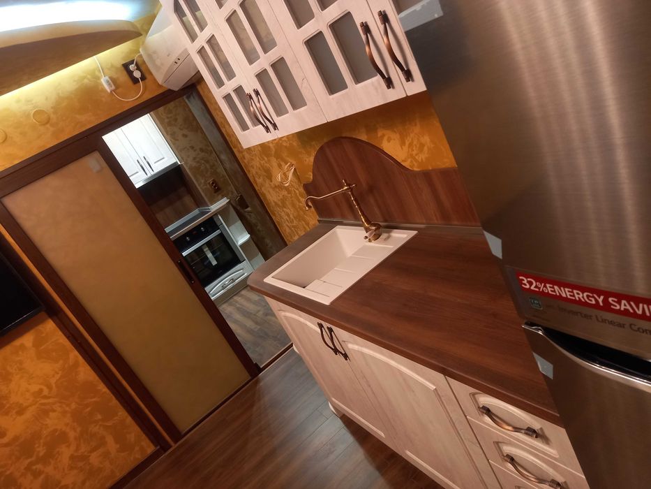 Продава се Четиристаен апартамент в Шумен, 5-ти полк - 100 кв.м за 1900 €/кв.м - Снимка #9