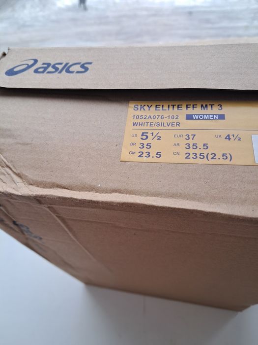 Продам кроссовки волейбольные новые