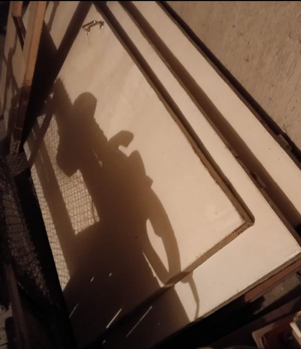 Продам двери,б/у есть со стеклом и без стекла.