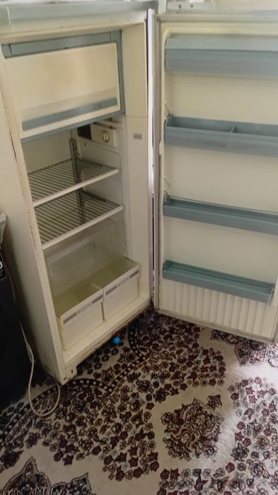 Сср халадилник ишлаши яхши ичлари тоза хиди йук