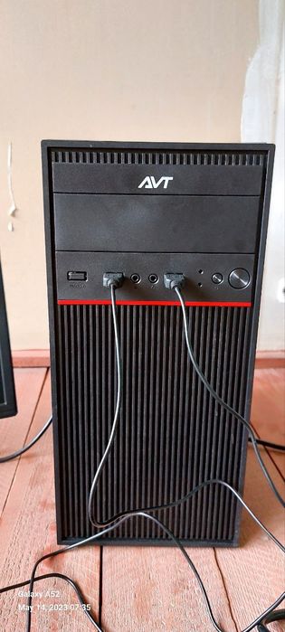 stol kompiyuter. monitor , sistema block ,mishka va klaviyatura