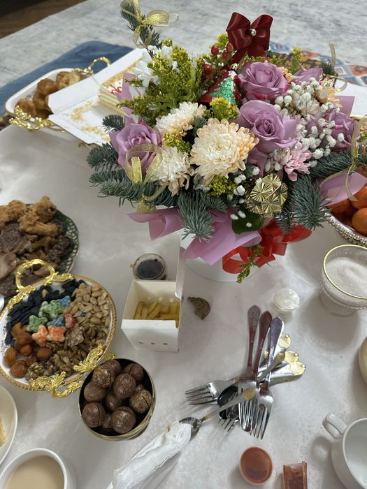 Букет цветов с новогодней тематикой