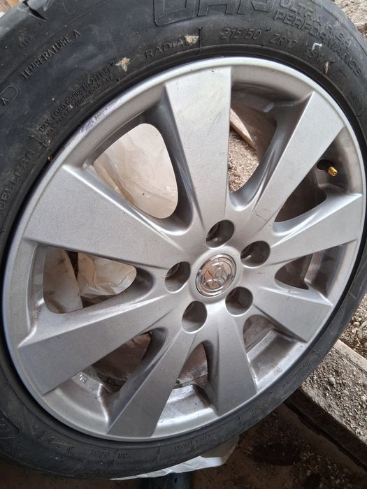 Vând 4 anvelope de vară noi cu genti de aluminiu Toyota Avensis!