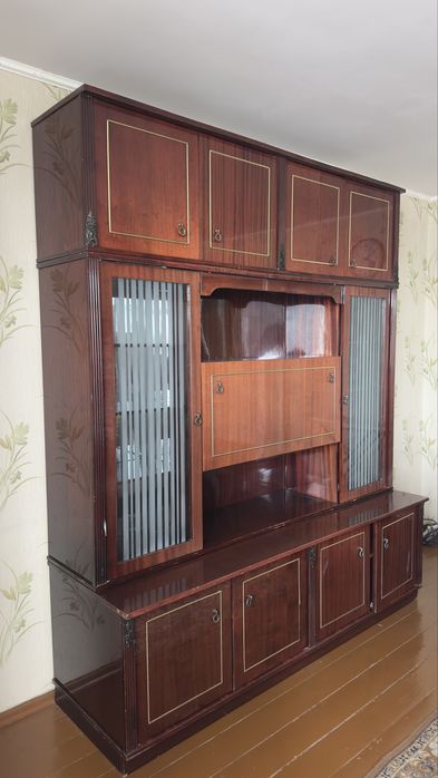 Продам сервант б/у