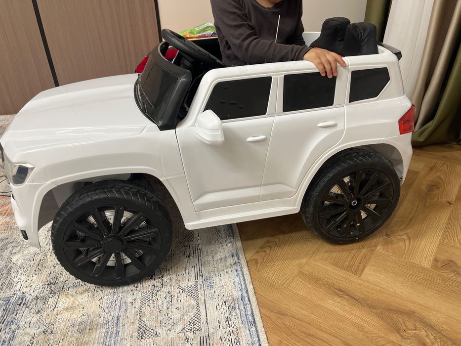 Машинка Тойота 300