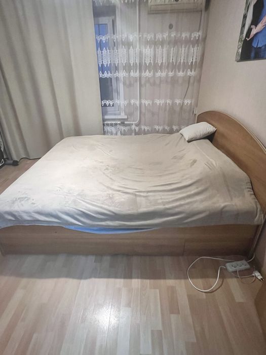 Продам спальный гарнитур