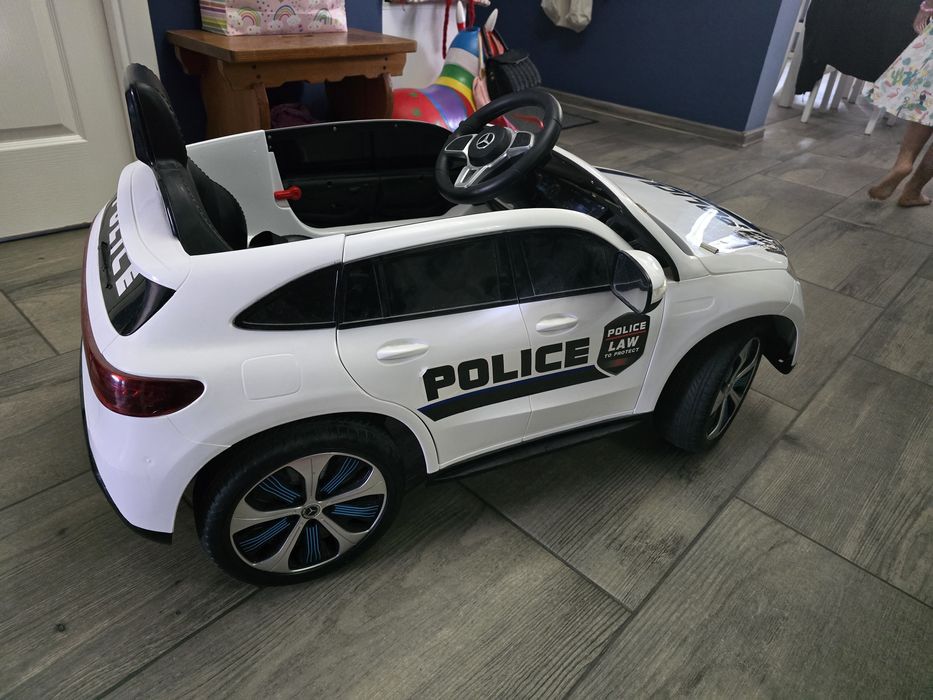 Vând masinuță mercedes EQ