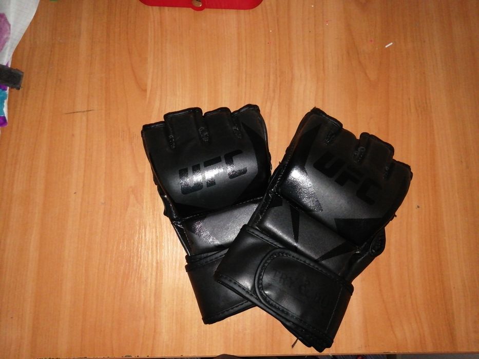 Перчатка для единоборства