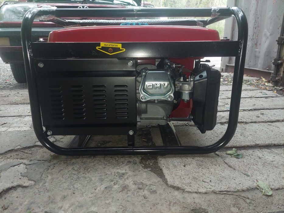 Продам бензиновый генератор Honda EG5500CXS