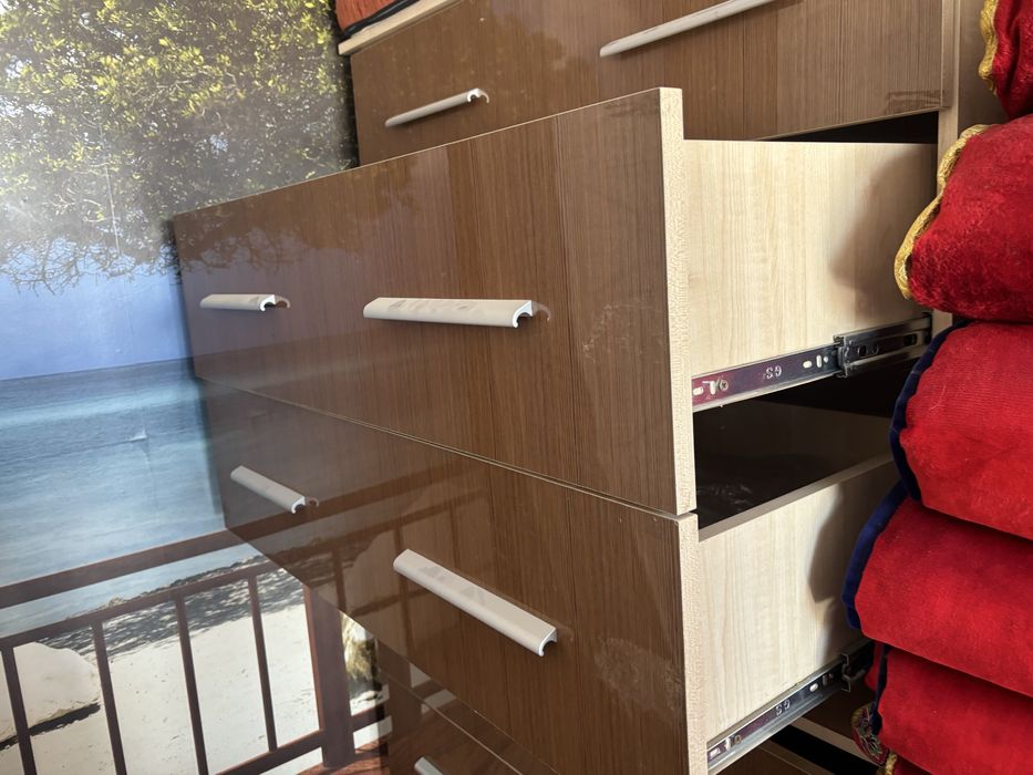 Полки продается 3 штуки.