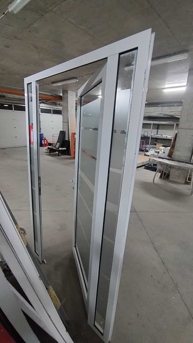 Алуминиевa вратa с касa, бяла със стъкла - лява 132/210см